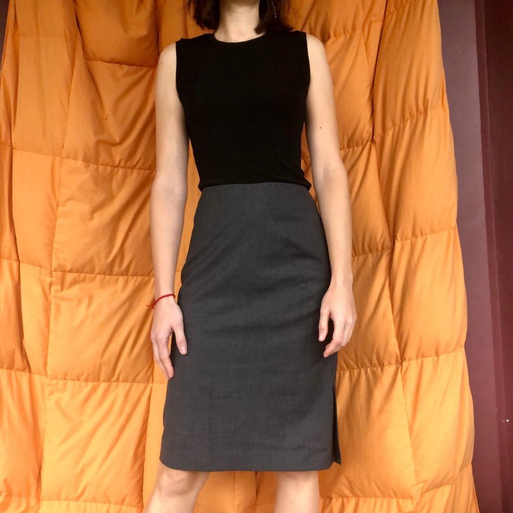 Theory gray mid length pencil skirt